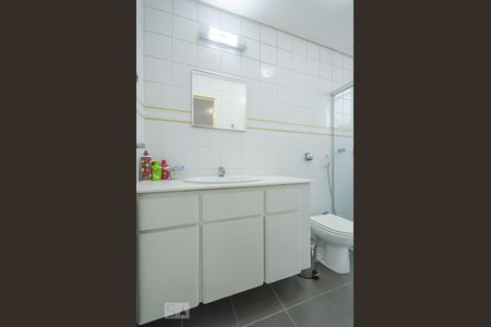 Casa à venda com 804m², 5 quartos e 8 vagasBanheiro de Serviço