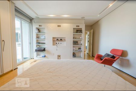 Casa à venda com 804m², 5 quartos e 8 vagasSuíte 2