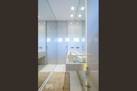 Casa à venda com 804m², 5 quartos e 8 vagasLavabo