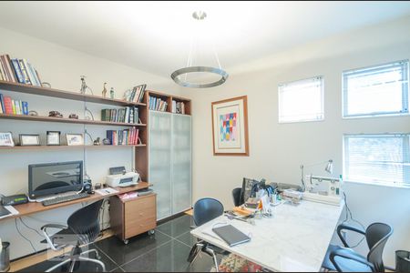 Casa à venda com 804m², 5 quartos e 8 vagasEscritório