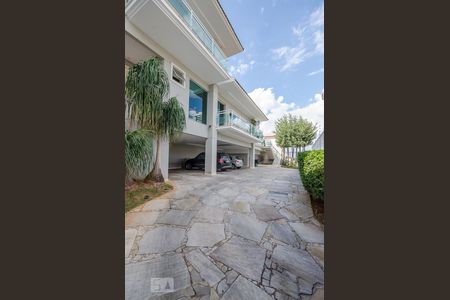 Casa à venda com 804m², 5 quartos e 8 vagasGaragem - Fachada