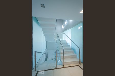 Casa à venda com 804m², 5 quartos e 8 vagasEscada