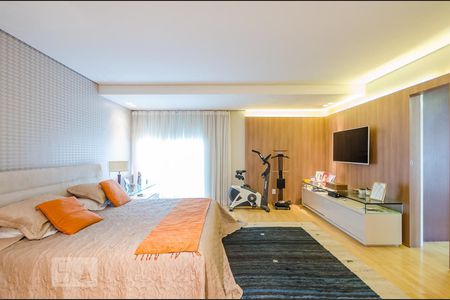 Casa à venda com 804m², 5 quartos e 8 vagasSuíte master