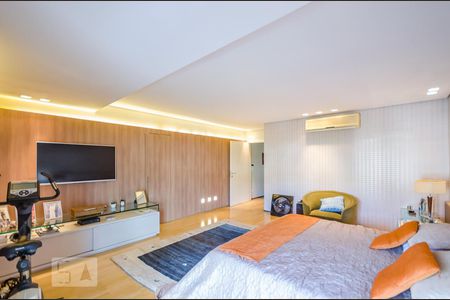 Casa à venda com 804m², 5 quartos e 8 vagasSuíte master