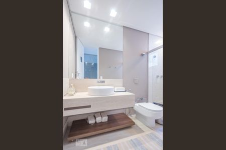 Casa à venda com 804m², 5 quartos e 8 vagasBanheiro feminino 