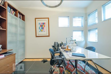 Casa à venda com 804m², 5 quartos e 8 vagasEscritório