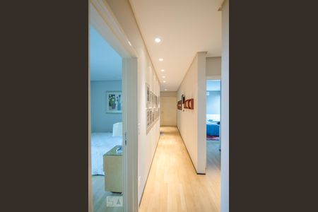 Casa à venda com 804m², 5 quartos e 8 vagasCorredor