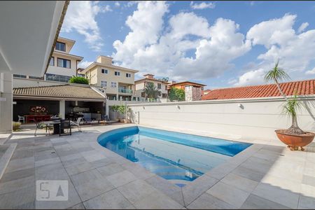 Casa à venda com 804m², 5 quartos e 8 vagasPiscina