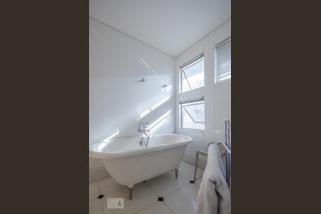 Casa à venda com 804m², 5 quartos e 8 vagasBanheiro da Suíte master