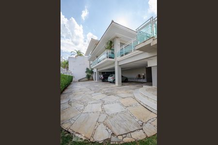 Casa à venda com 804m², 5 quartos e 8 vagasGaragem - Fachada