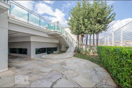 Casa à venda com 804m², 5 quartos e 8 vagasGaragem - Fachada