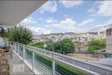 Casa à venda com 804m², 5 quartos e 8 vagasVaranda da Sala