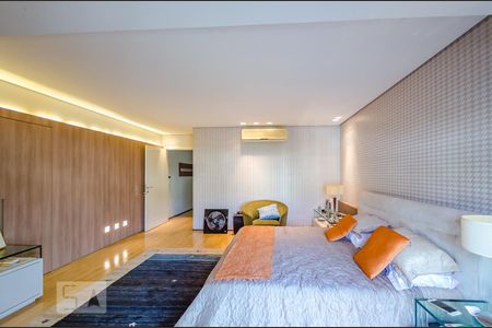 Casa à venda com 804m², 5 quartos e 8 vagasSuíte master