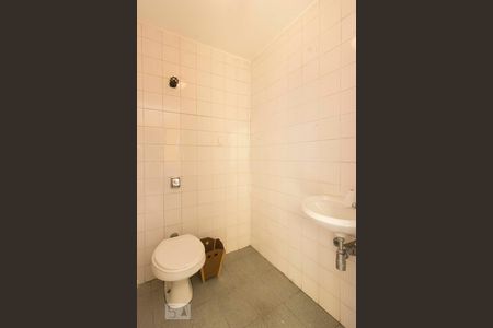 Banheiro de Serviço de casa à venda com 2 quartos, 100m² em Vila Ester (zona Norte), São Paulo