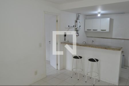 Sala de apartamento para alugar com 1 quarto, 42m² em Barra da Tijuca, Rio de Janeiro