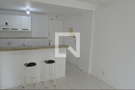 Sala de apartamento para alugar com 1 quarto, 42m² em Barra da Tijuca, Rio de Janeiro