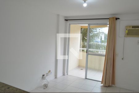 Sala de apartamento para alugar com 1 quarto, 42m² em Barra da Tijuca, Rio de Janeiro