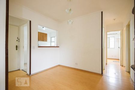 Sala, cozinha e corredor de apartamento para alugar com 3 quartos, 68m² em Vila Sofia, São Paulo