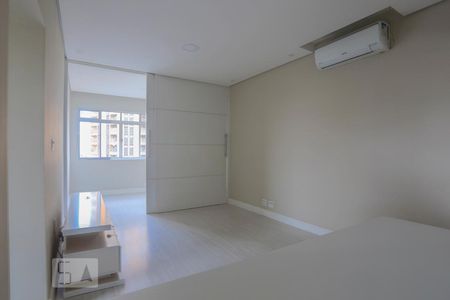 Sala  de apartamento à venda com 2 quartos, 64m² em Aclimação, São Paulo