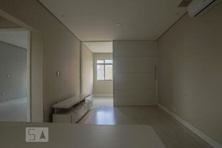 Sala  de apartamento para alugar com 2 quartos, 64m² em Aclimação, São Paulo