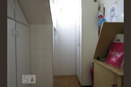 Dispensa de casa à venda com 5 quartos, 270m² em Vila Dalva, Osasco