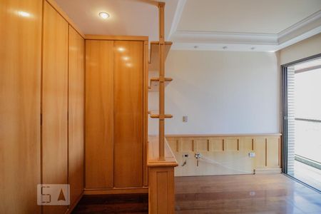 Apartamento à venda com 290m², 4 quartos e 5 vagasQuarto 03 com Suite