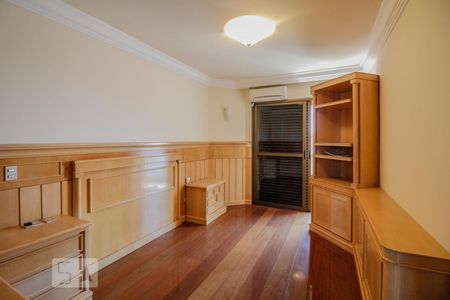 Apartamento à venda com 290m², 4 quartos e 5 vagasQuarto 04 com Suite