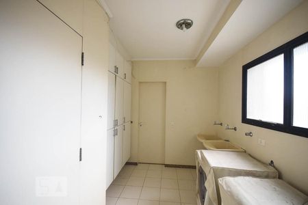 Apartamento para alugar com 228m², 3 quartos e 4 vagasÁrea de Serviço