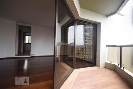 Apartamento para alugar com 228m², 3 quartos e 4 vagasVaranda