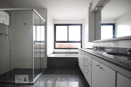 Apartamento para alugar com 228m², 3 quartos e 4 vagasBanheiro Suíte 3
