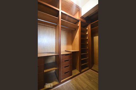 Apartamento para alugar com 228m², 3 quartos e 4 vagasArmário da Suíte 1