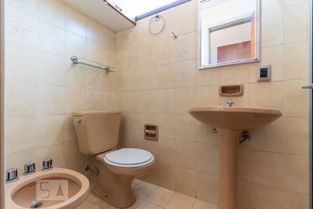 Banheiro de apartamento à venda com 1 quarto, 60m² em Cambuí, Campinas