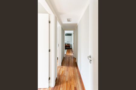 Corredor de apartamento para alugar com 3 quartos, 176m² em Pinheiros, São Paulo