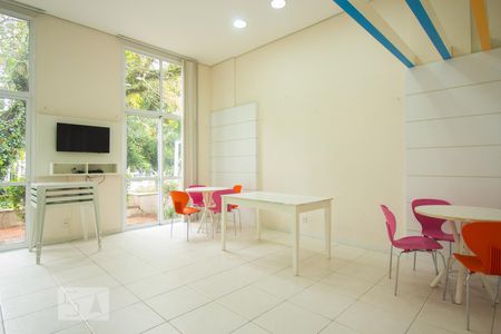 Apartamento para alugar com 60m², 2 quartos e 1 vagaÁrea comum - Salão de festas