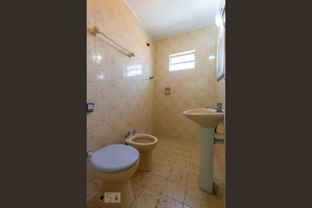 Banheiro de casa à venda com 3 quartos, 135m² em Vila Tolstoi, São Paulo