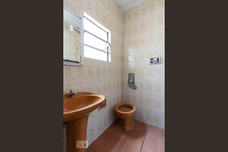 Casa à venda com 135m², 3 quartos e 2 vagas Casa à venda com 135m², 3 quartos e 2 vagasBanheiro - Fundos