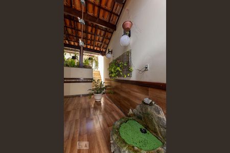 Casa à venda com 500m², 4 quartos e 2 vagas Casa à venda com 500m², 4 quartos e 2 vagaschafariz da varanda de trás