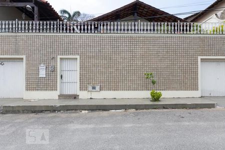 Frente da Casa de casa à venda com 4 quartos, 500m² em Badu, Niterói
