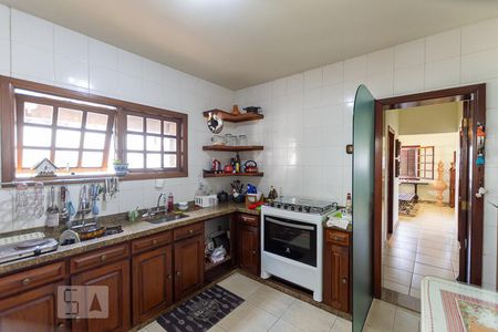 Casa à venda com 500m², 4 quartos e 2 vagas Casa à venda com 500m², 4 quartos e 2 vagasCozinha