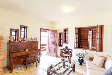 Sala de casa à venda com 4 quartos, 500m² em Badu, Niterói