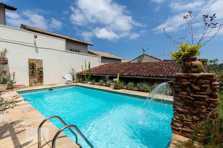 Casa à venda com 500m², 4 quartos e 2 vagas Casa à venda com 500m², 4 quartos e 2 vagasPiscina