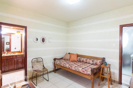 Casa à venda com 500m², 4 quartos e 2 vagas Casa à venda com 500m², 4 quartos e 2 vagasSuite 2