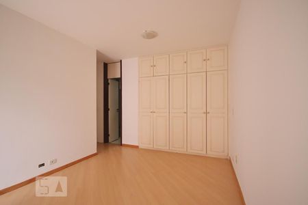 Apartamento à venda com 115m², 3 quartos e 2 vagas Apartamento à venda com 115m², 3 quartos e 2 vagasSuíte