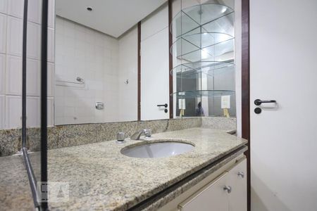 Apartamento à venda com 115m², 3 quartos e 2 vagas Apartamento à venda com 115m², 3 quartos e 2 vagasBanheiro da Suíte