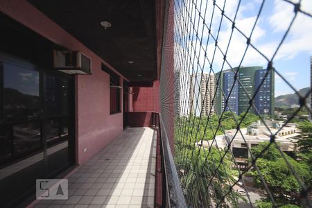 Apartamento à venda com 115m², 3 quartos e 2 vagas Apartamento à venda com 115m², 3 quartos e 2 vagasVaranda