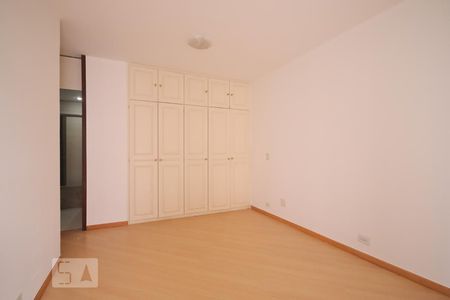 Apartamento à venda com 115m², 3 quartos e 2 vagas Apartamento à venda com 115m², 3 quartos e 2 vagasSuíte