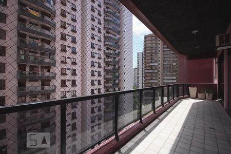 Apartamento à venda com 115m², 3 quartos e 2 vagas Apartamento à venda com 115m², 3 quartos e 2 vagasVaranda