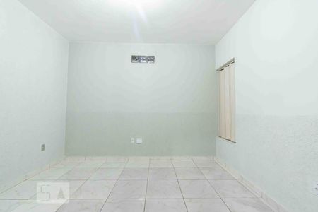 Quarto de casa para alugar com 1 quarto, 35m² em Taguatinga Norte (taguatinga), Brasília