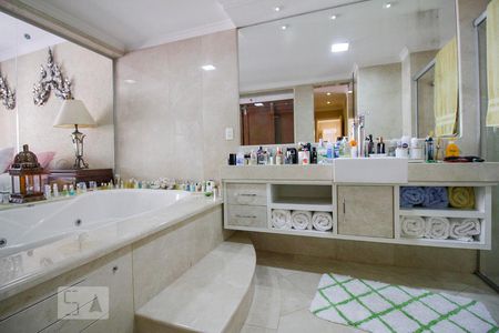 Apartamento para alugar com 150m², 2 quartos e 3 vagasBanheiro Senhora da Suíte 1