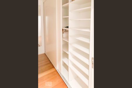 Apartamento à venda com 100m², 2 quartos e 2 vagasCloset suíte 